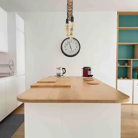 Spacious 4p Madeleine Department Stores Apartman