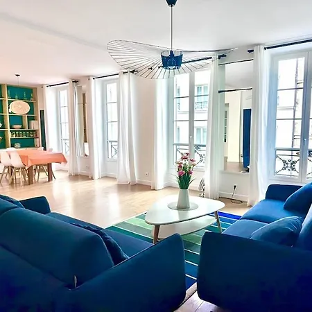 Spacious 4p Madeleine Department Stores